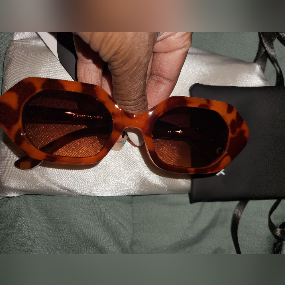 Sunglasses - Picture 3 of 7